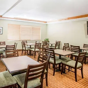 Quality & International Airport Hotel DEN