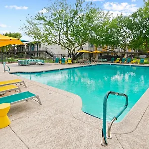 2b1b Stylish Haven - Pool And Parking United States